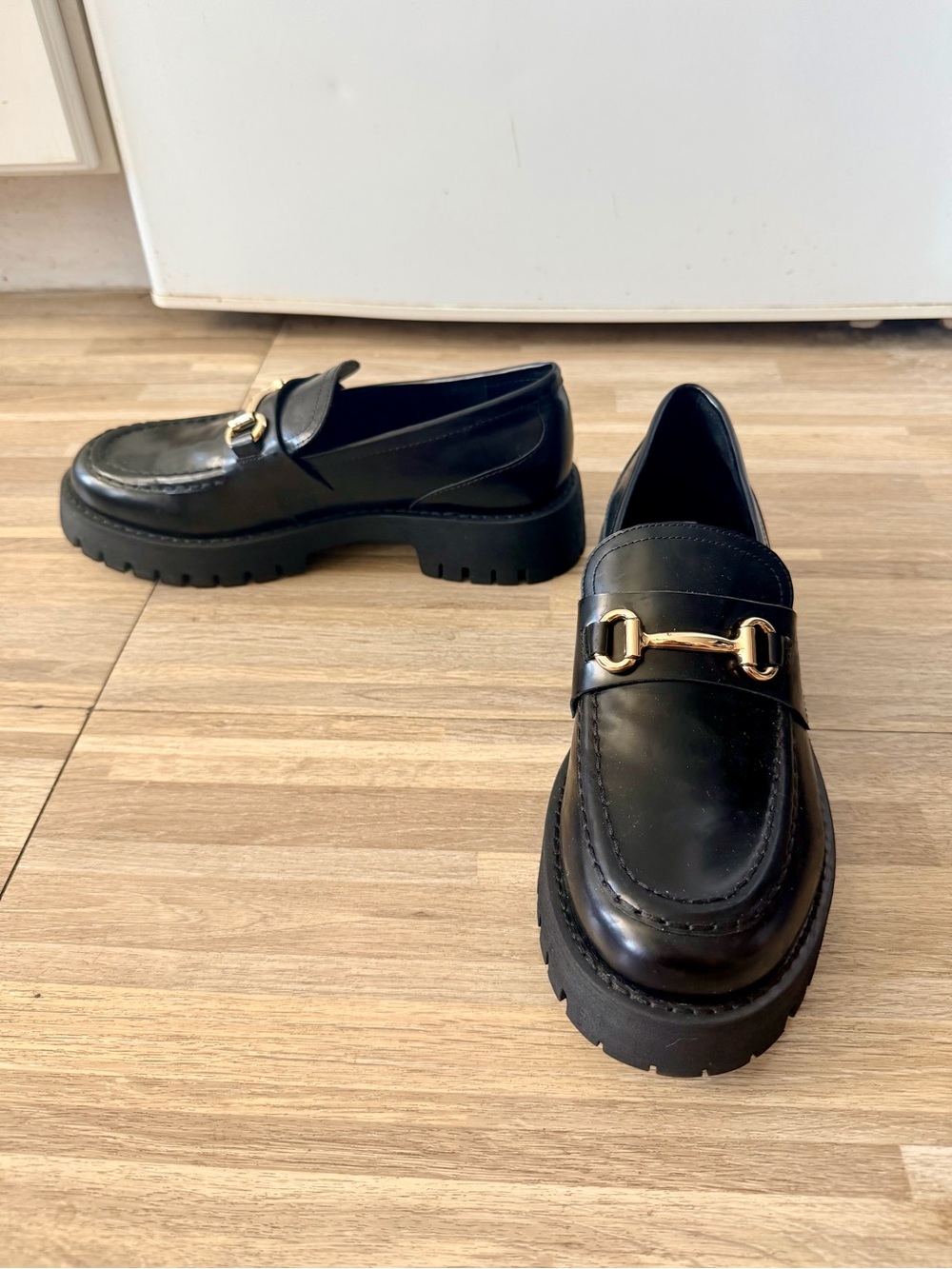 Steve Madden Lando Black Loafers with Gold Horsebit Hardware Women’s 8 NWOT